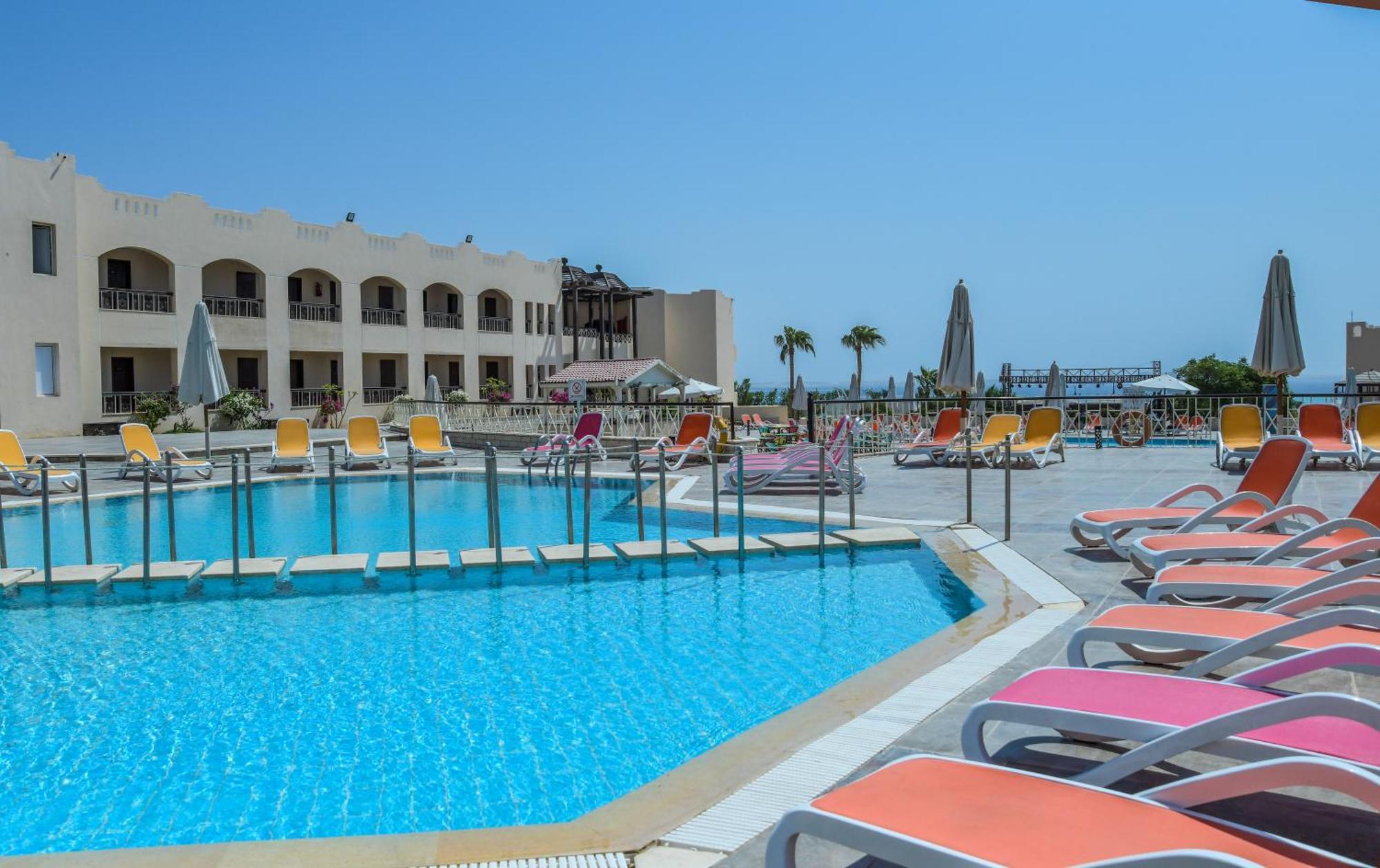 אתר נופש Ivy Cyrene Adults Friendly 13